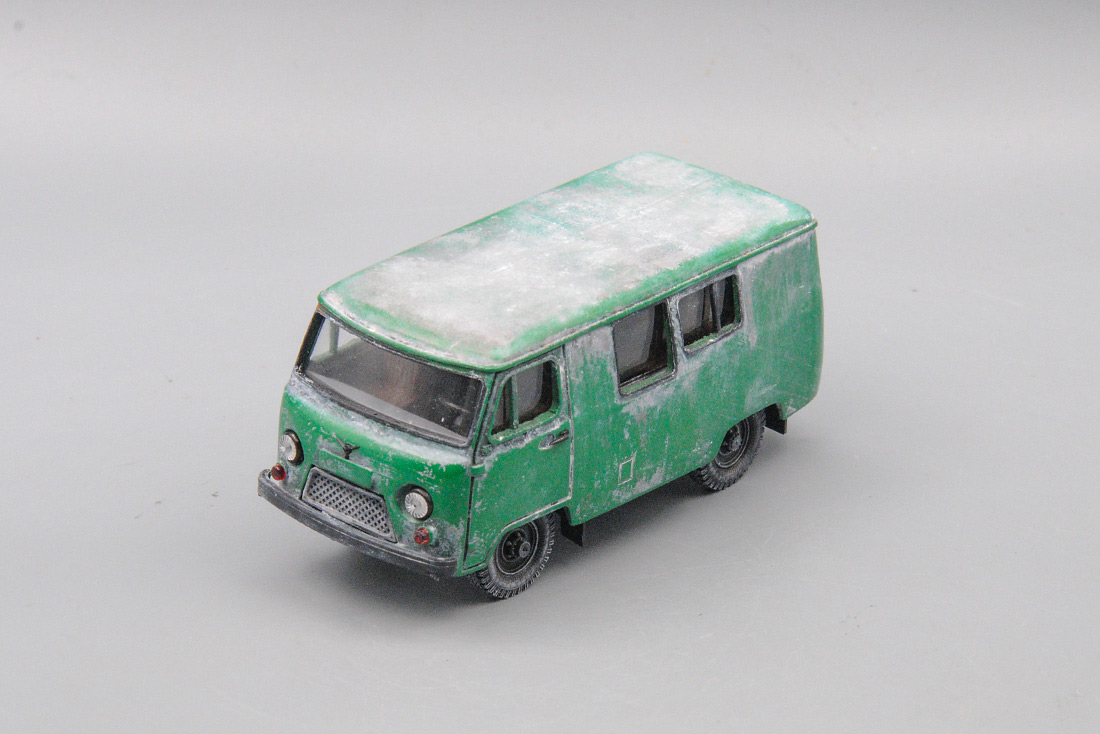 1:43 УАЗ ЛЭК 452-77,зеленый, с имитацией первого снега - RG070