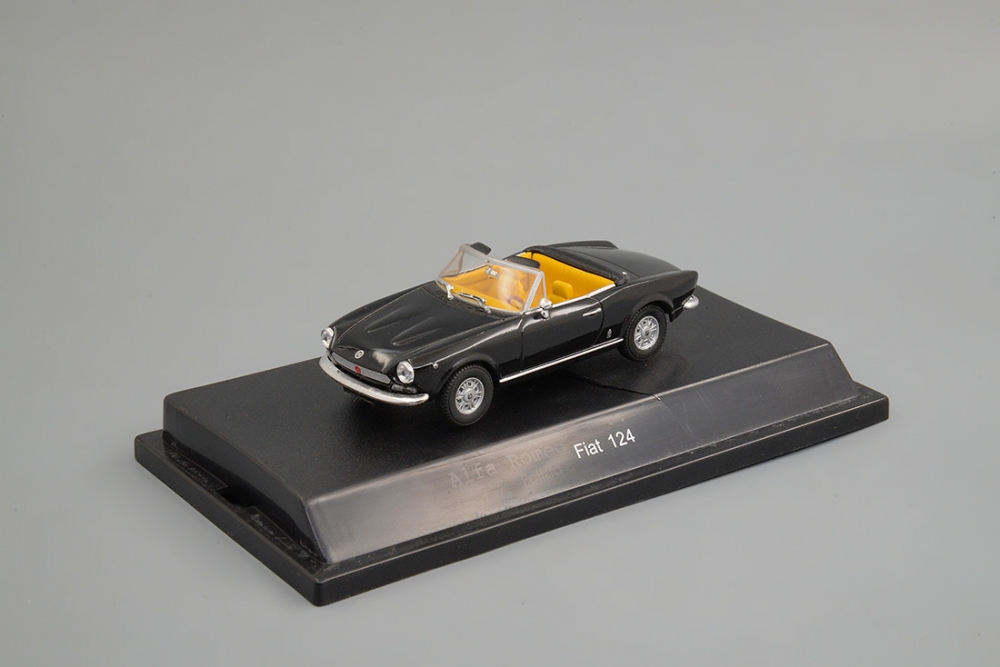 1:43 FIAT 124 Cabrio. black - 510124CB