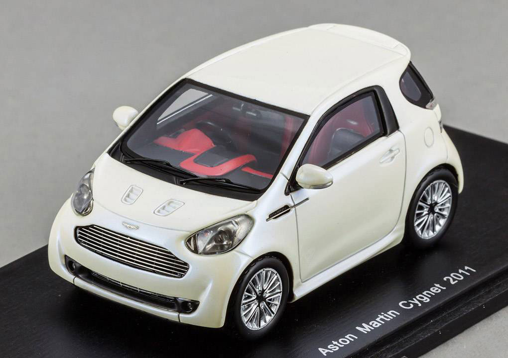 1:43 ASTON MARTIN Cygnet (2012), met white - S2167