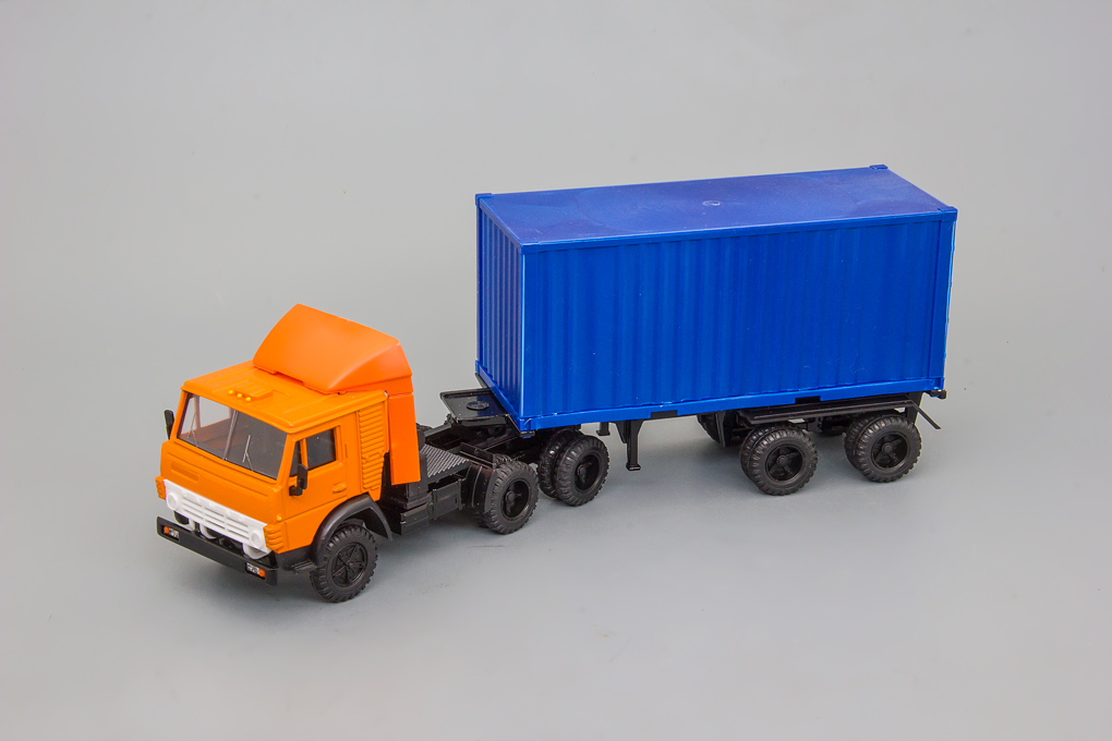 1:43 КАМАЗ 54112 (оранжевый обтекатель) с полуприцепом-контейнеровозом, оранжевый / синий - ELK-0905