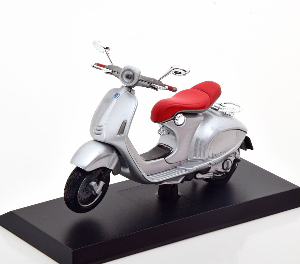 1:18 PIAGGIO Vespa (2014), silber/rot - AWW1001