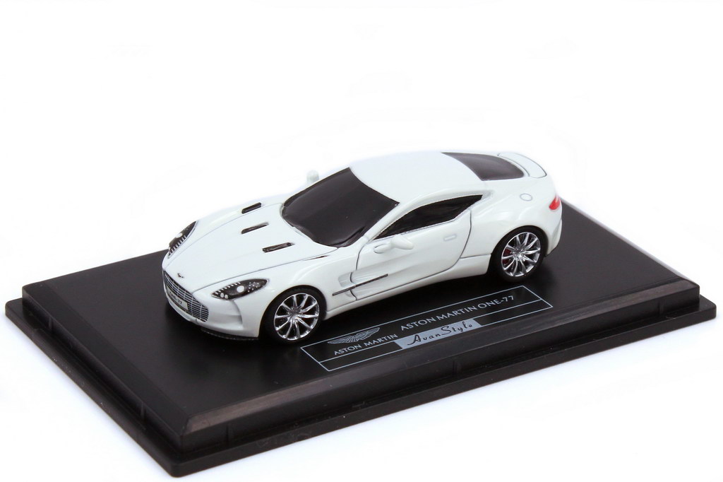 1:87 ASTON MARTIN One 77 (2016), белый - FHO-06