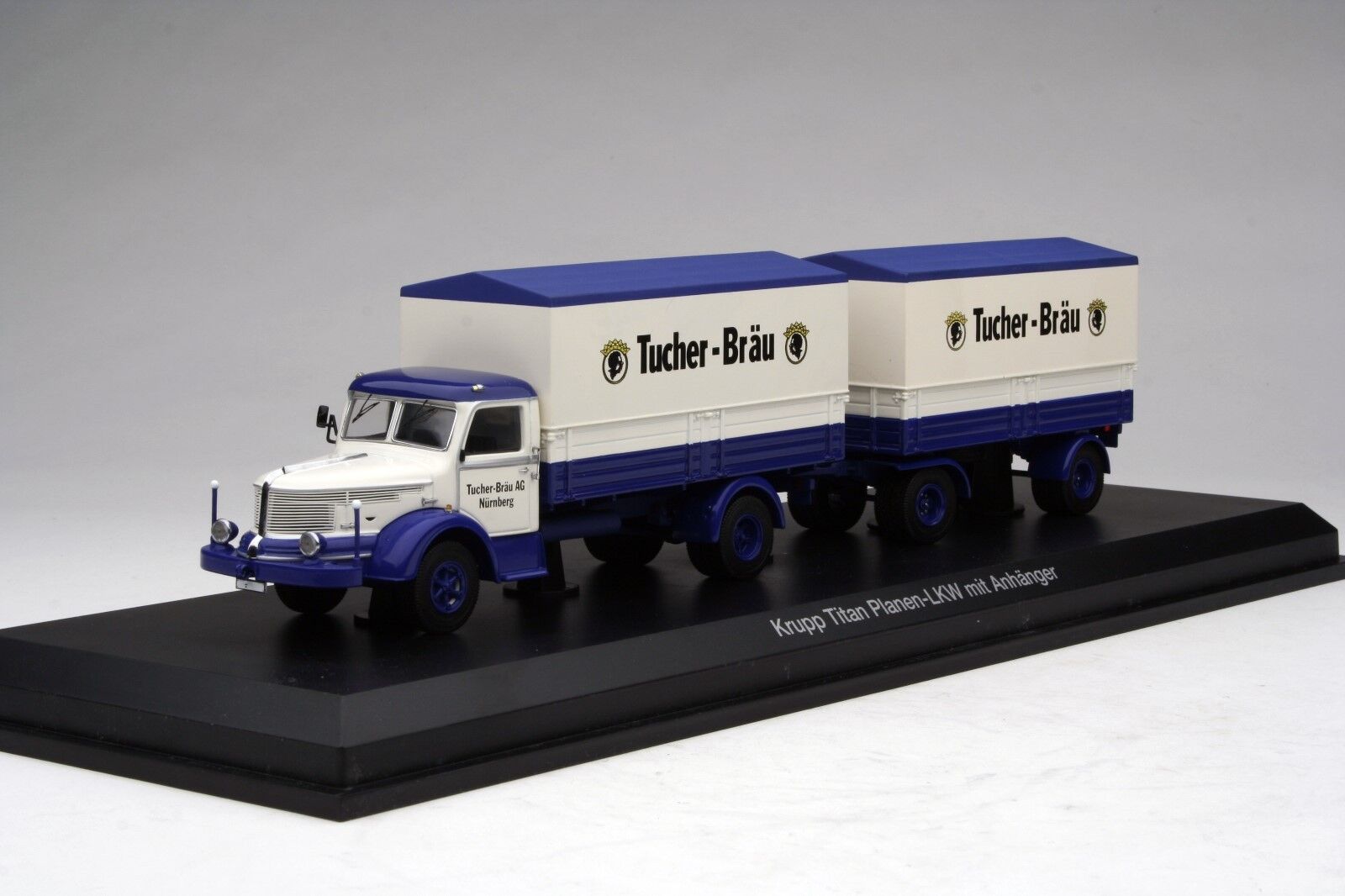 1:43 KRUPP Titan Plane mit Anhänger Tucher-Braeu, blue white - 03036-X1