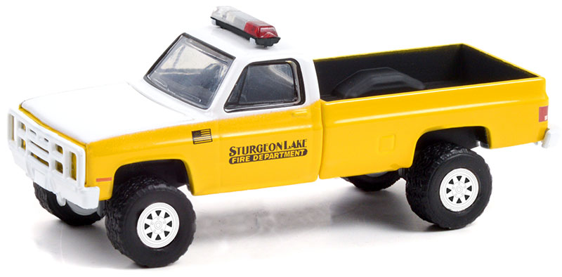1:64 CHEVROLET M1008 4x4 'Sturgeon Lake Minnesota Fire Department' (пожарный) 1987 - 67010C
