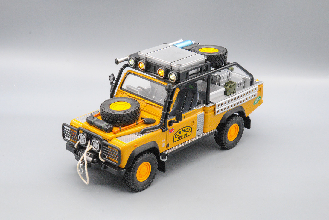 1:24 LAND ROVER DEFENDER Camel Trophy, 22 см - 1900-550Y