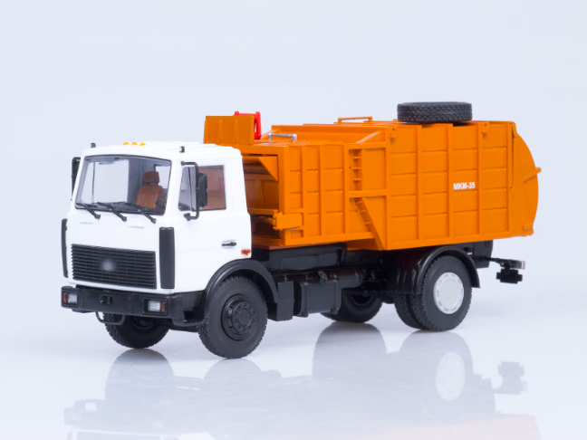 1:43 Мусоровоз с манипулятором МКМ-35 (на шасси Минский-5337), бело-оранжевый - 101319