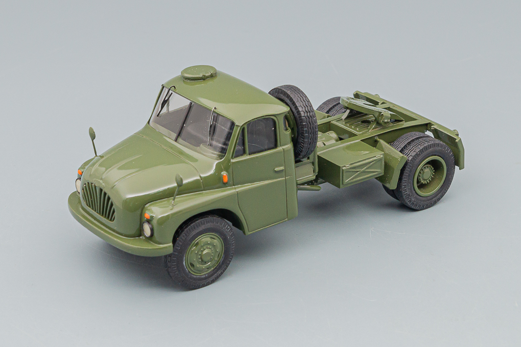 1:43 TATRA 138NTT седельный тягач 4x4, green - RO011