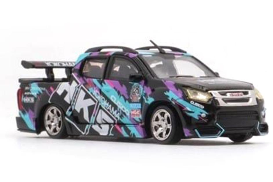 1:64 ISUZU D-Max Low Rider *HKS*(TDE2025) (2018) - 64B0463