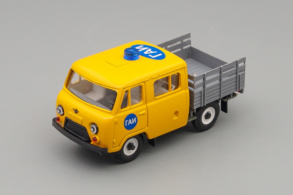 1:43 УАЗ 39094 металл ГАИ, жёлтый - 15952-01y