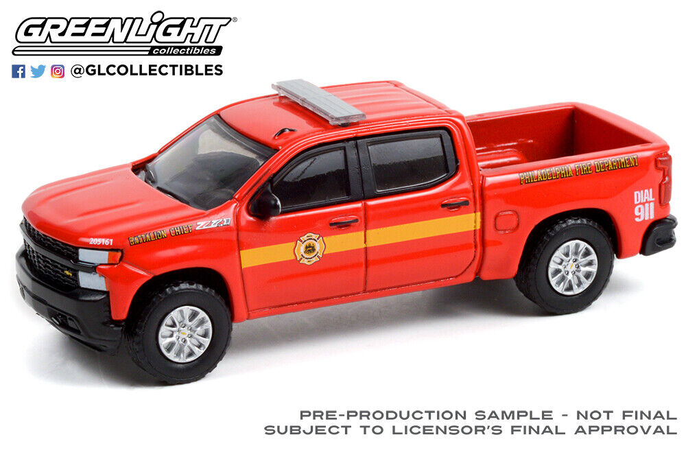 1:64 CHEVROLET Silverado Z71 Truck Cap 'Philadelphia Fire Department Battalion Chief' 2020 - 67020F