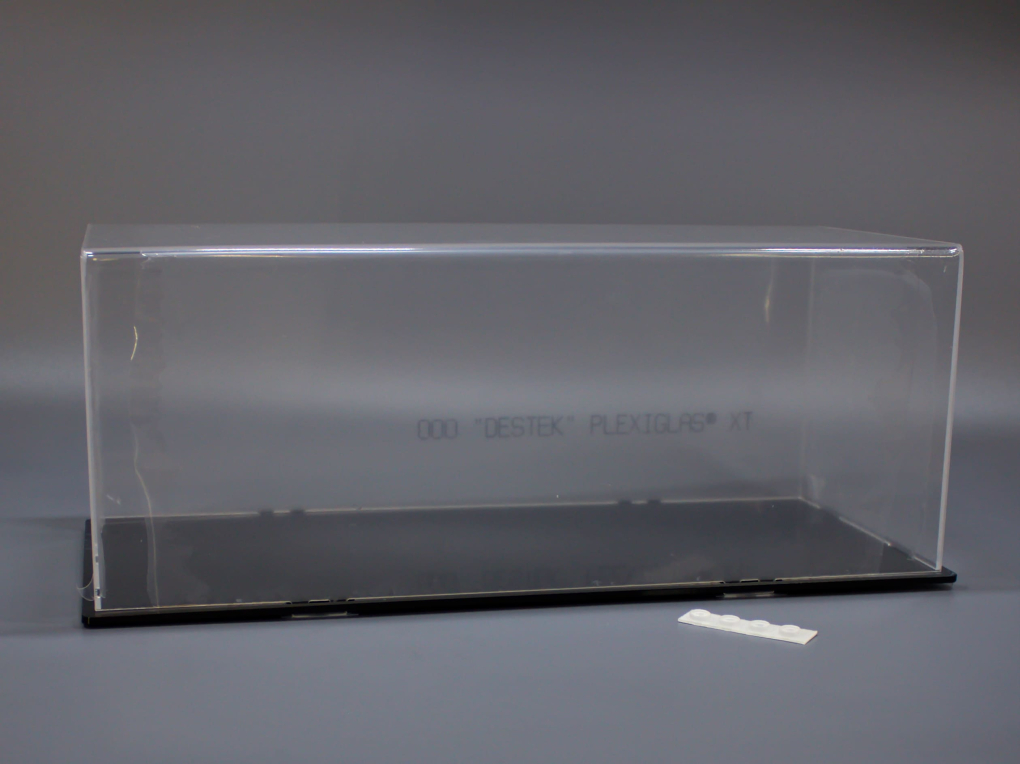 1:35 Бокс акриловый 250х120х120, основание черный глянец для техники и грузовиков - LCB011BL