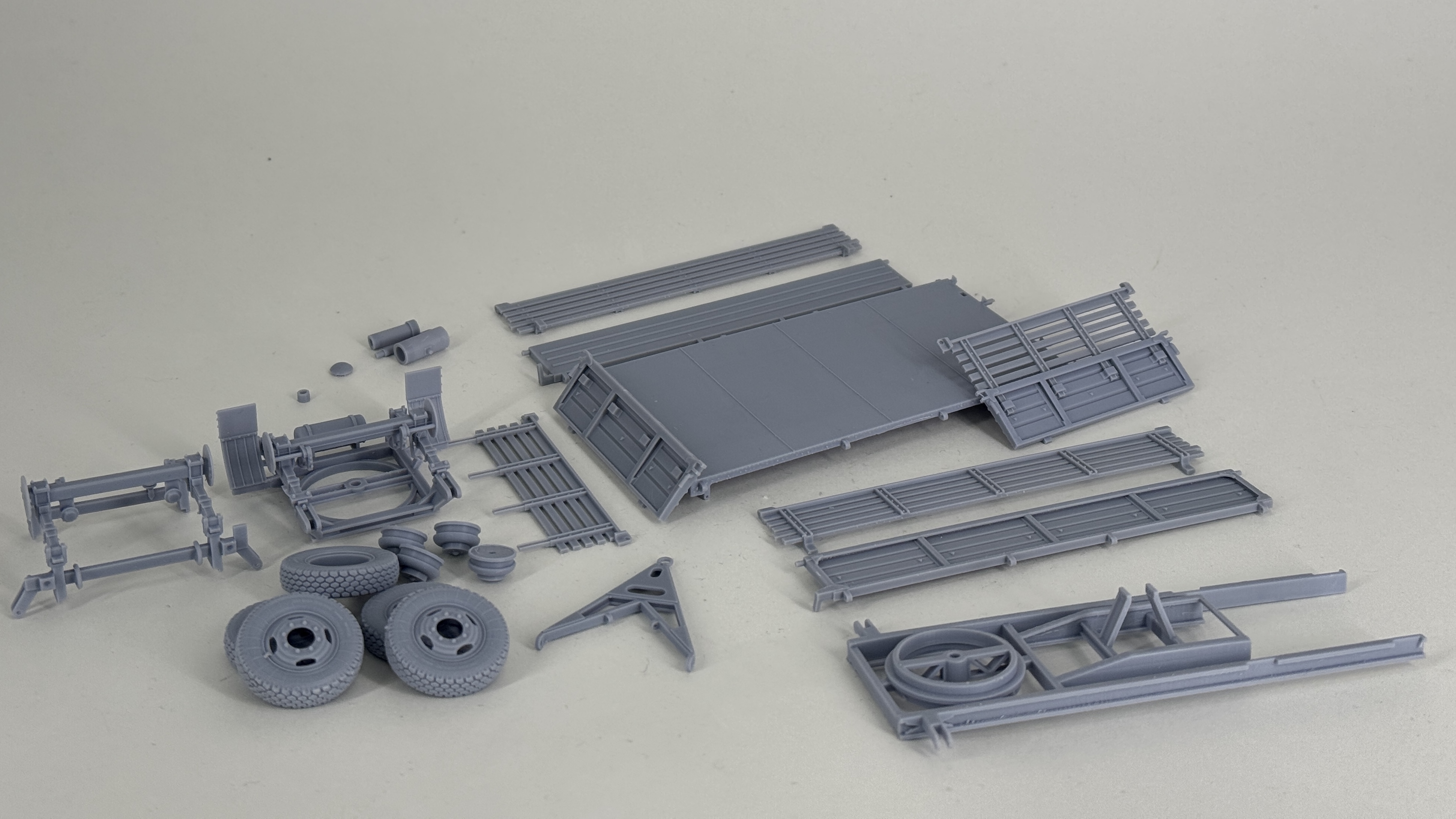 1:43 Сборная масштабная модель прицепа ГКБ-819 с надставными бортами - LR-430059