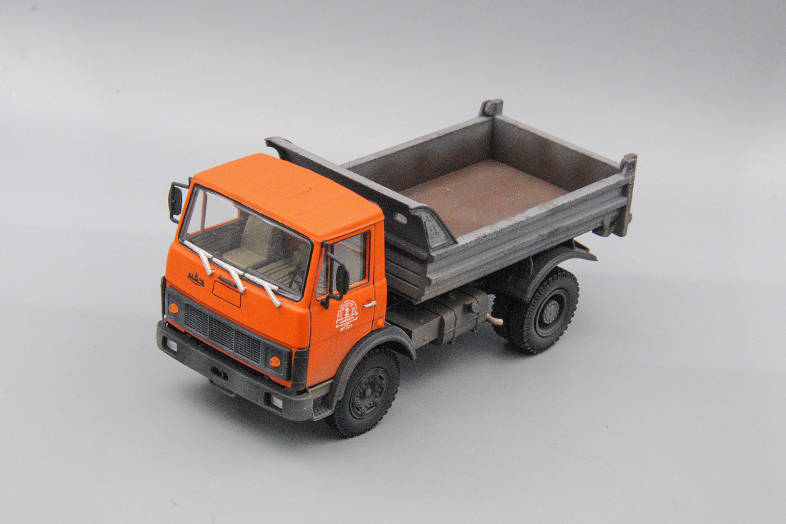 1:43 МАЗ-5551, оранжевый / серый (с элементами эксплуатации) - AMT016