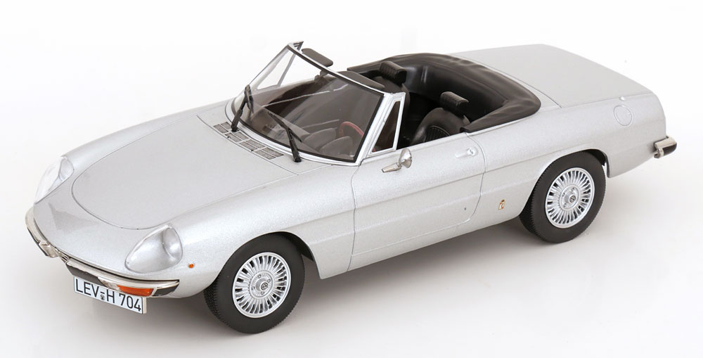 1:18 ALFA ROMEO 2000 Spider with removable Softtop (1973), silver - 187884
