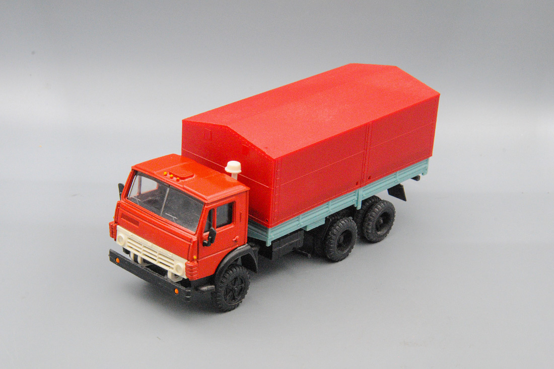 1:43 КАМАЗ 5320 бортовой с тентом, красный/серый - ELK-1124