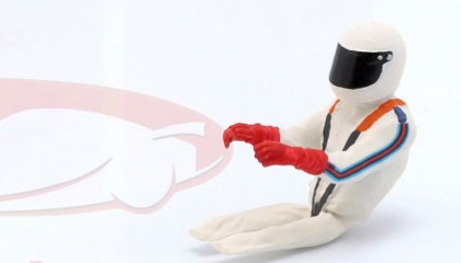 1:18 Фигурка сидящего гонщика в белом шлеме (1977) - AE180214