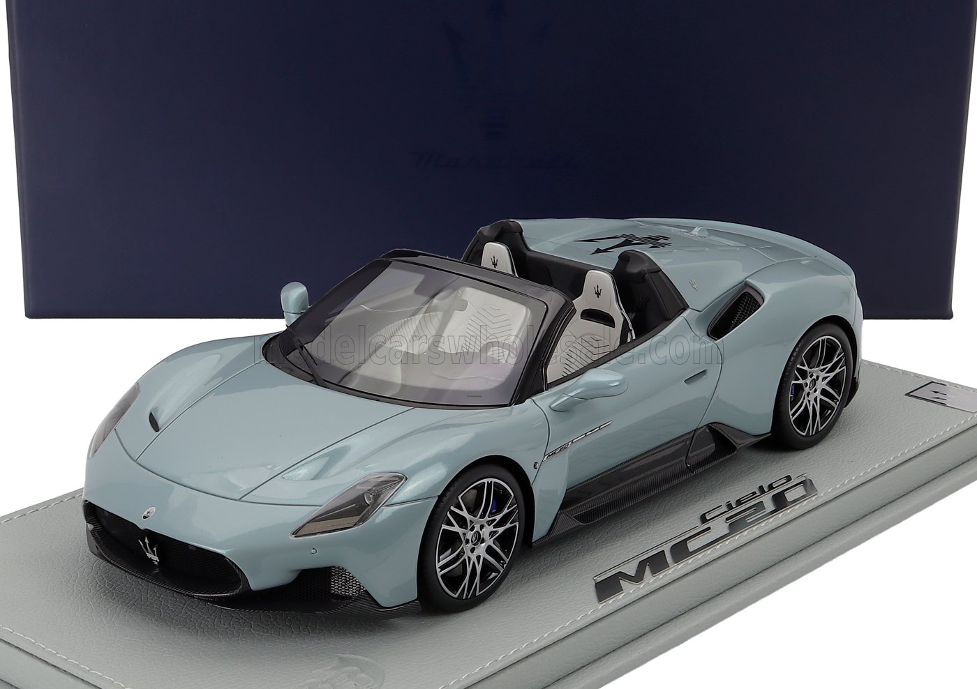 1:18 MASERATI Mc20 Cielo Spider (2022) - Con Vetrina - With Showcase, Acquamarina - Light Blue Met - P18222AMAS-VET