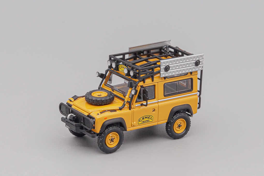 1:64 LAND ROVER 90 'Camel Trophy' Borneo 1985, sand - 610215001