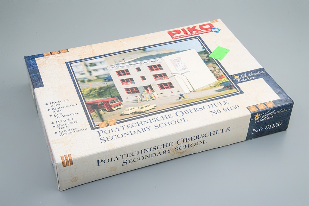 1:87 Classic Line Prefab School Building, Building Kit (HO-Scale) - 61150