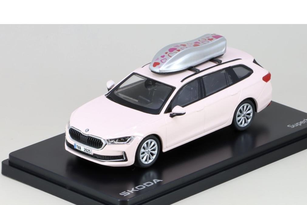 1:43 SKODA Superb IV Combi (2023) Специальное лимитированное издание на день святого Валентина (2025), белый - 047VA03