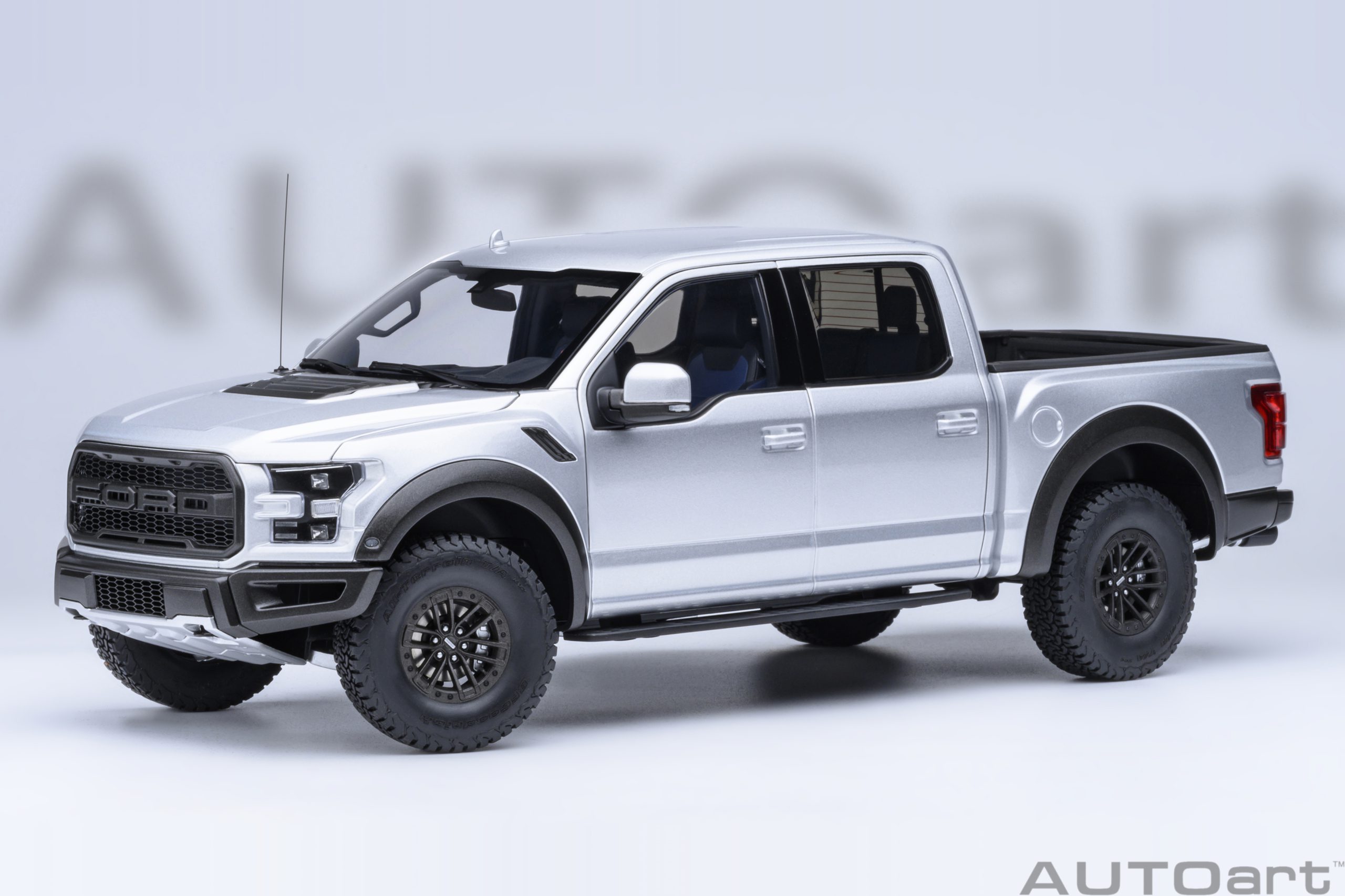 1:18 FORD F-150 Raptor Supercrew (2019), ingot silver - 72950