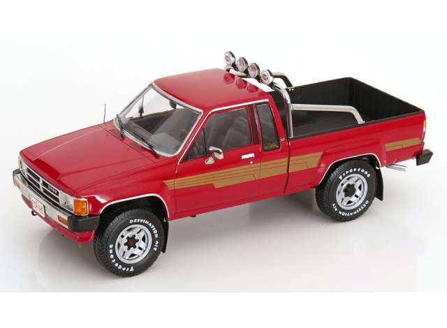 1:18 TOYOTA Truck Xtra Cab 4x4 (Hilux) (1985), red - KKDC181562