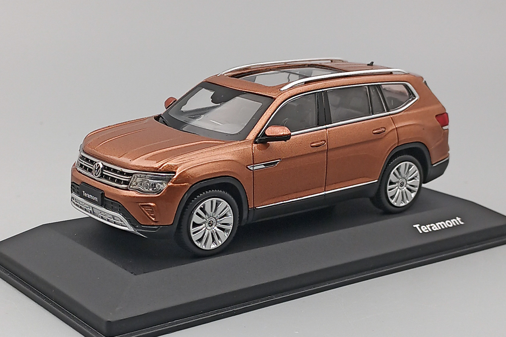 1:43 VOLKSWAGEN Teramont 380 TSI 4Motion (2021), brown metallic - CM407BR