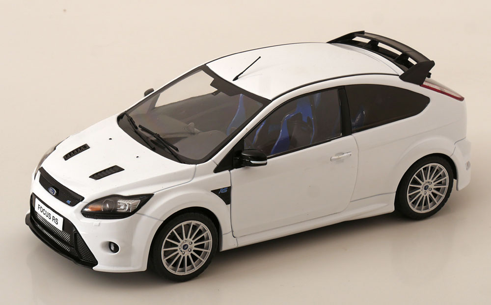 1:18 FORD Focus MK2 RS (2009), white - S1813102