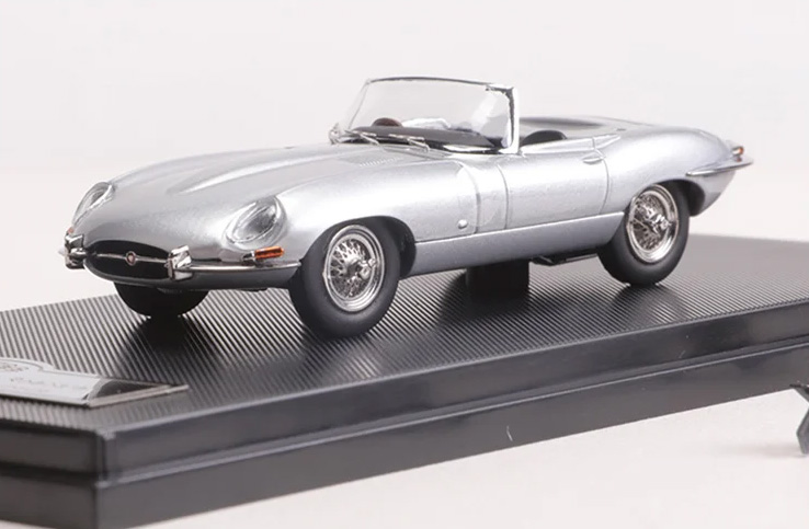 1:64 JAGUAR E-type Roadster (1961), silver - 641239