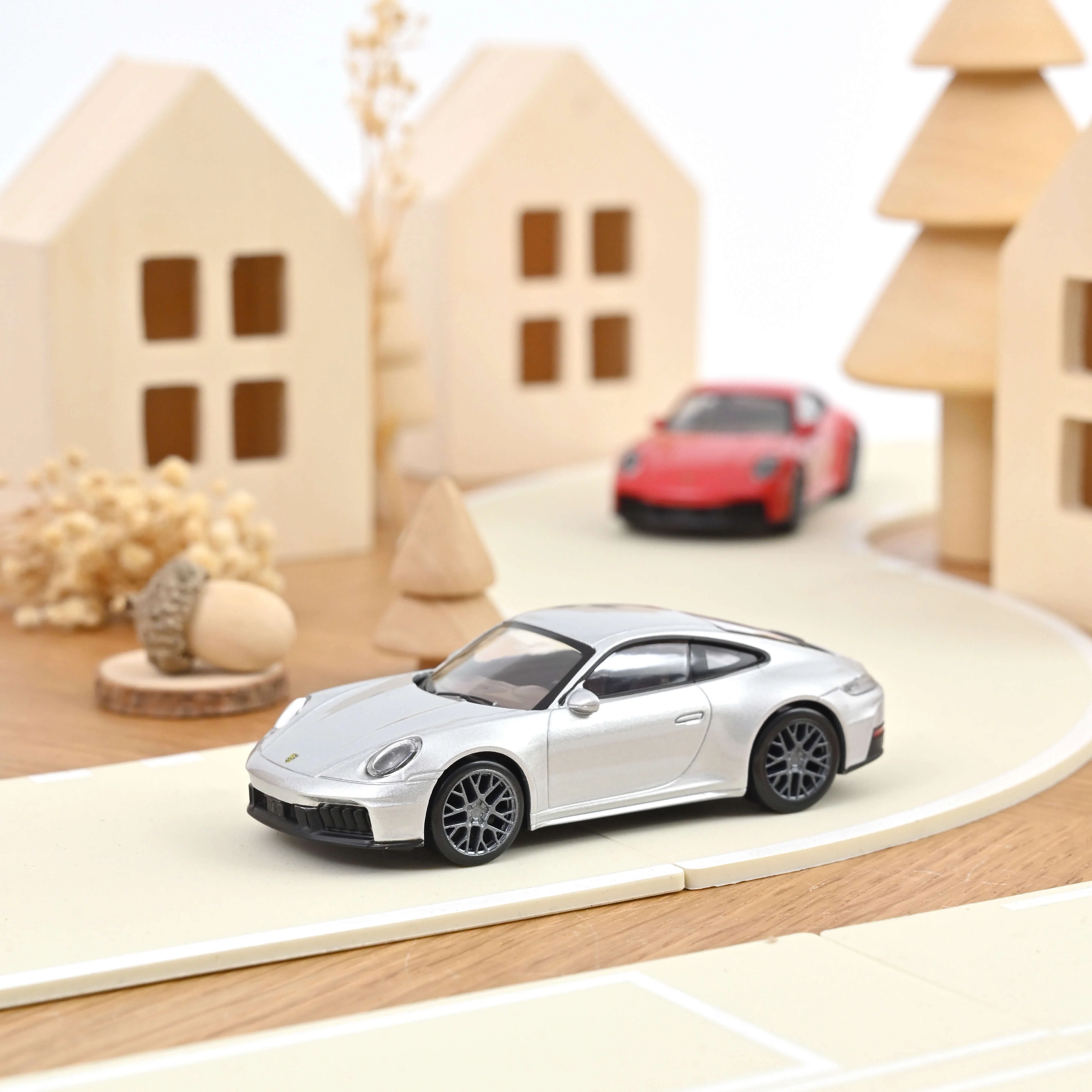 1:43 Porsche 911 GTS *Jet-car* (2024), polar silver metallic - 750065