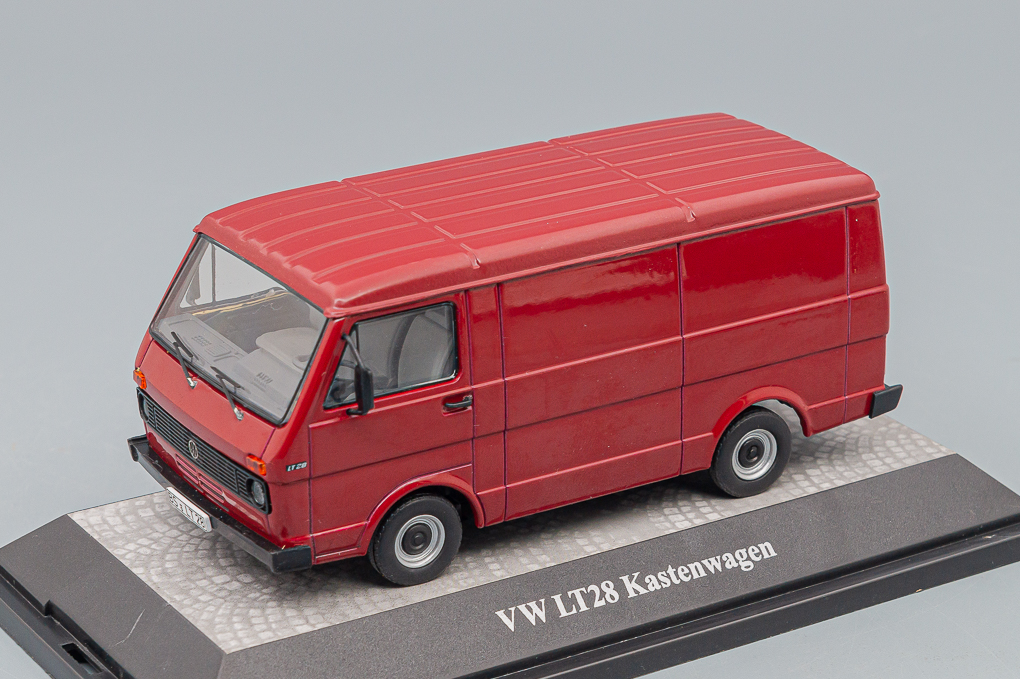 1:43 VOLKSWAGEN LT28 box van, dark red - 13301