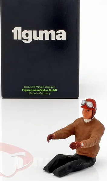 1:18 Фигурка сидящего гонщика в коричневом свитере - AE180179