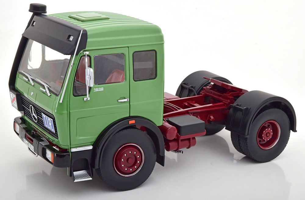1:18 MERCEDES-BENZ NG 1632 (1973), grün/dunkelrot - RK180042