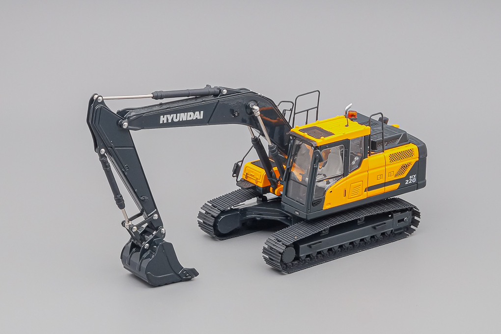 1:35 HYUNDAI HX 220, yellow / grey - LOT00023