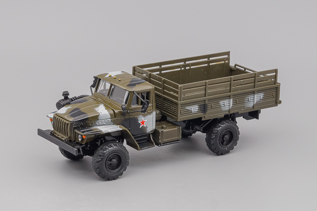 1:43 Уральский 43206, камуфляж со звездой - ELK-1071-2-X1