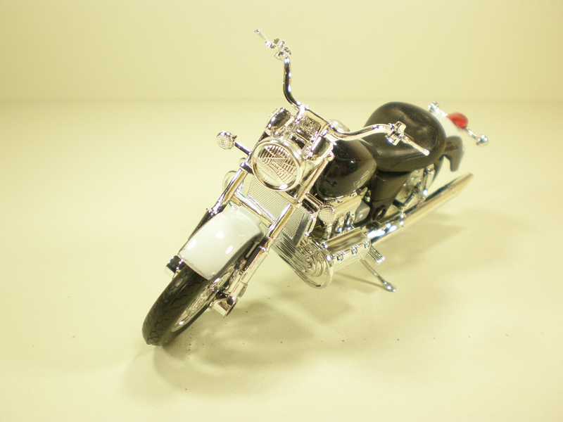 1:18 HONDA F6C, CYCLE Collection, черный с белой полосой - Hda01003