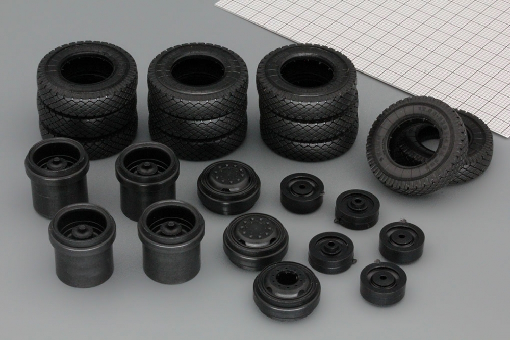1:43 Резина, диски для КрАЗ 256, штампованные - XR-045