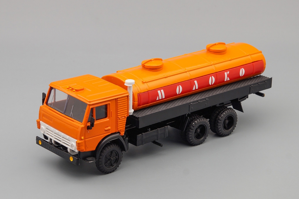 1:43 Камский 53212 цистерна Молоко, оранжевый / красный / черный - ELK-001