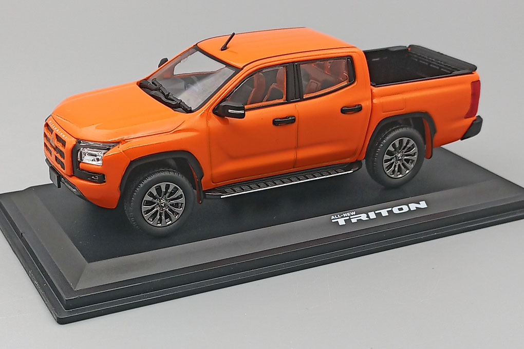 1:43 MITSUBISHI Triton (2023), orange - CM418OR
