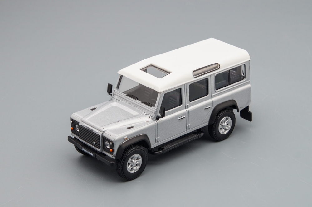 1:43 LAND ROVER Defender Generation 1, silver - 4-53250