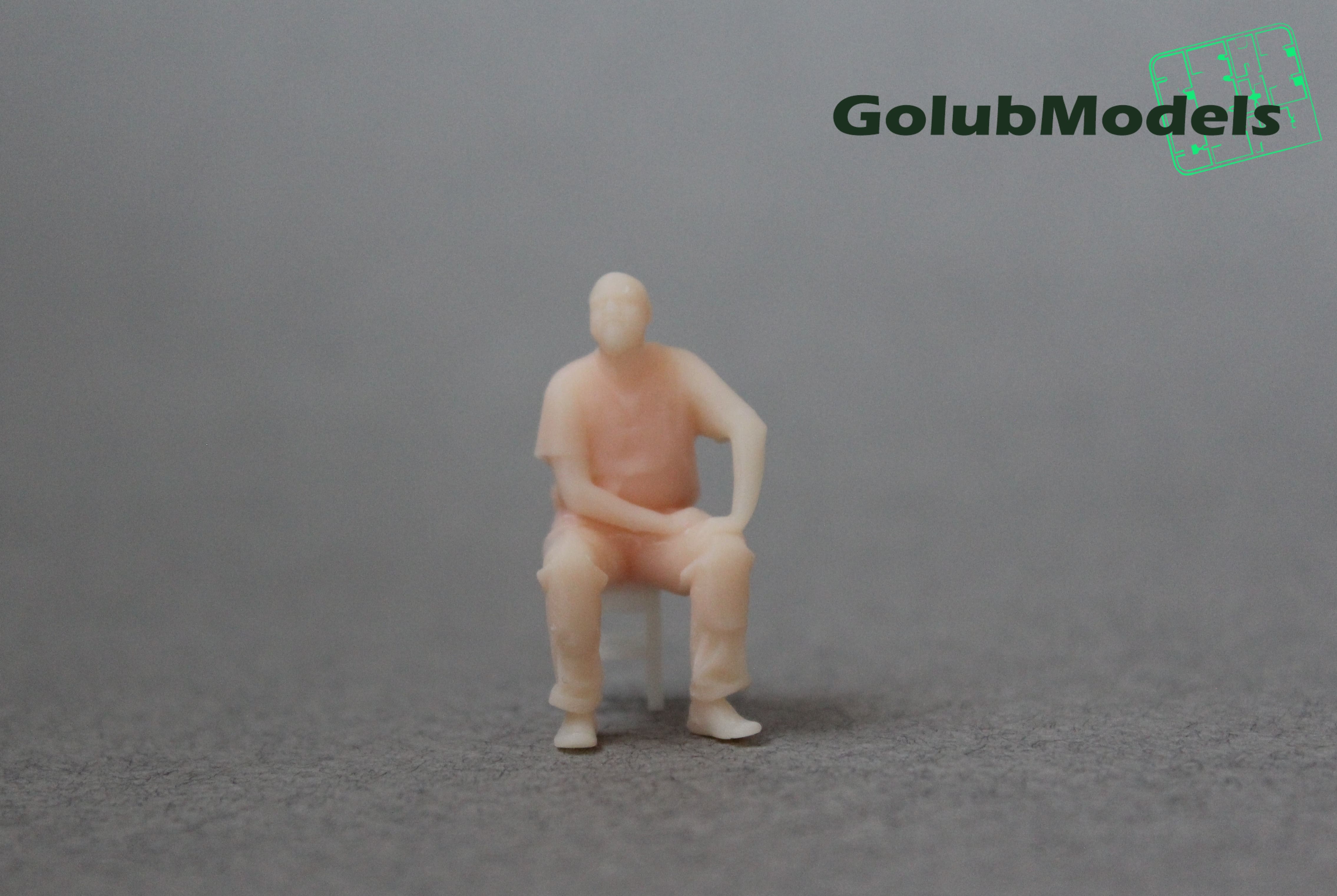 1:43 Фигурка механик сидит неокрашенная - 12283