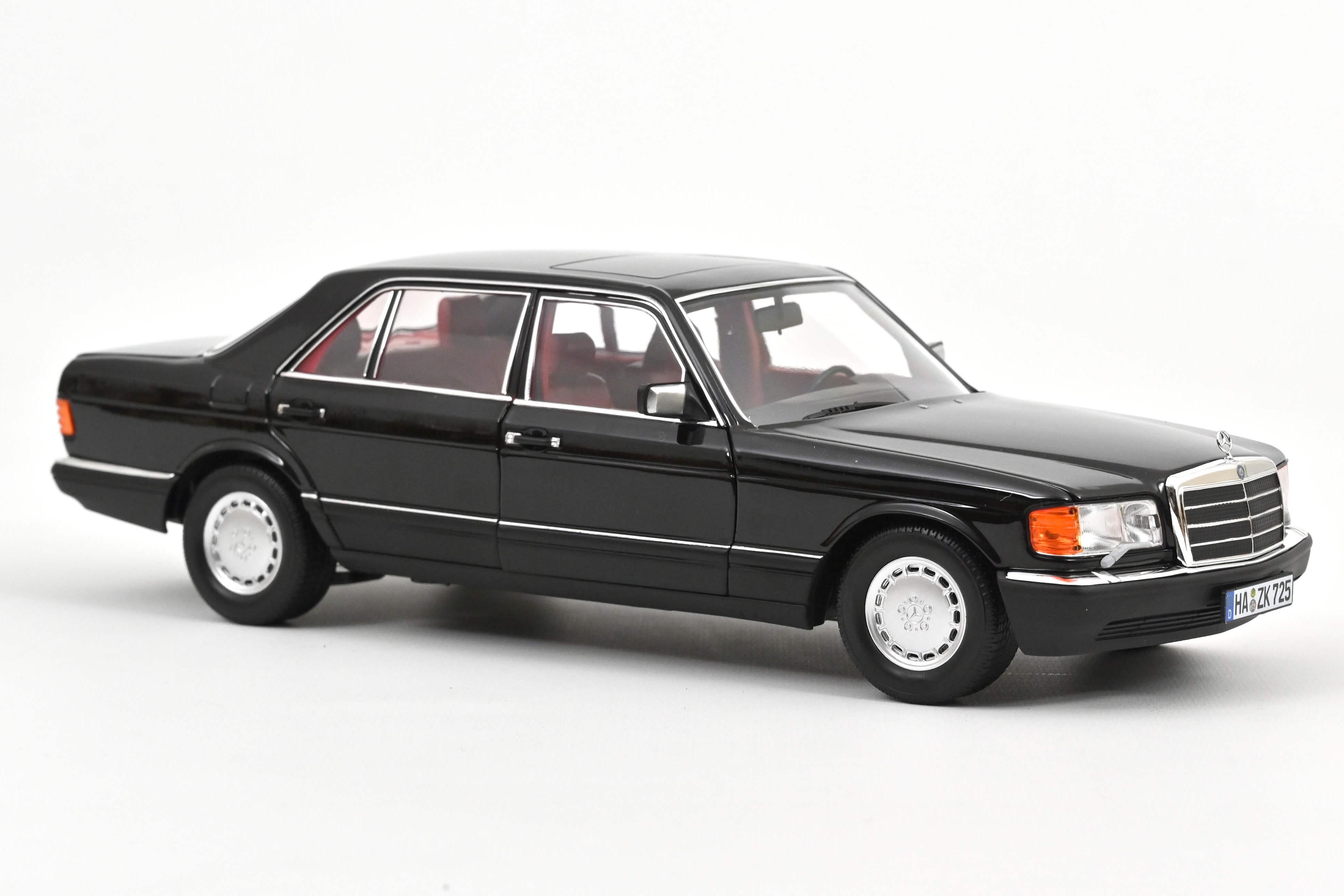 1:18 MERCEDES-BENZ 560 SEL (1991), black - 183788