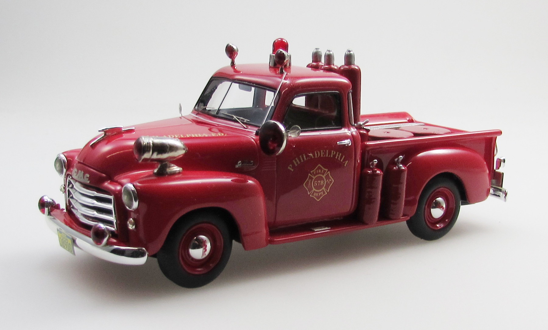 1:43 GMC Series 100 5-window pickup Philadelphia Fire Department (1952), red - EMUS430109H
