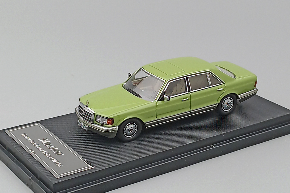 1:64 MERCEDES-BENZ 560SEL W126, green - MB-W126-GR