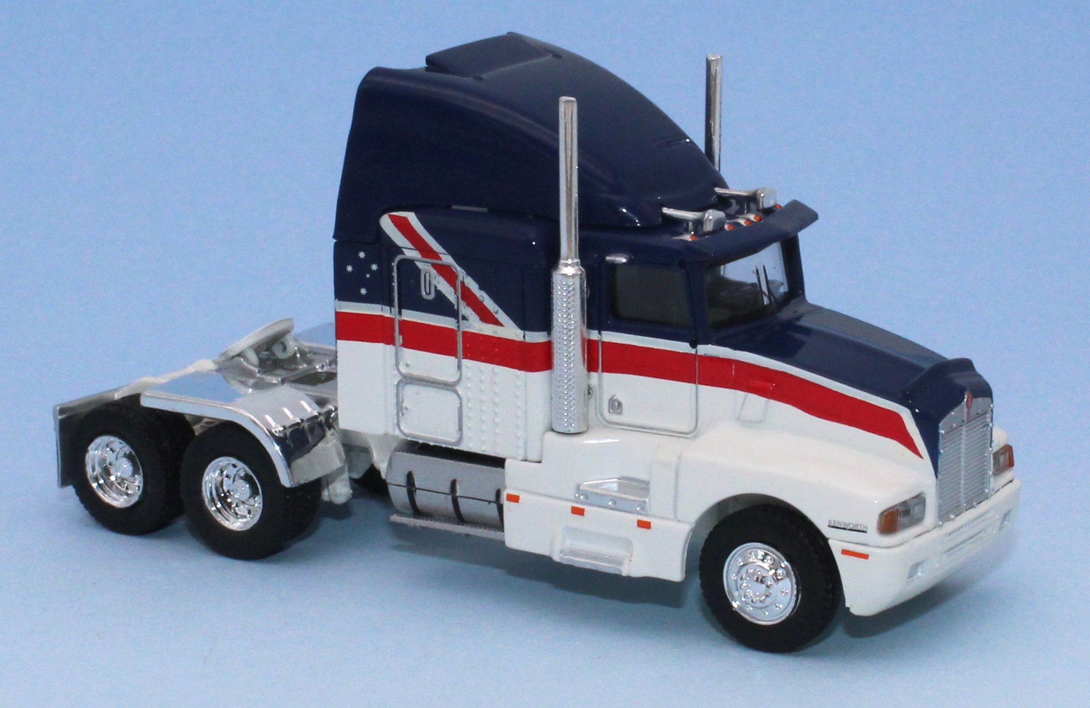 1:87 KENWORTH T600 седельный тягач (1984), белый с синим и красным - 85936