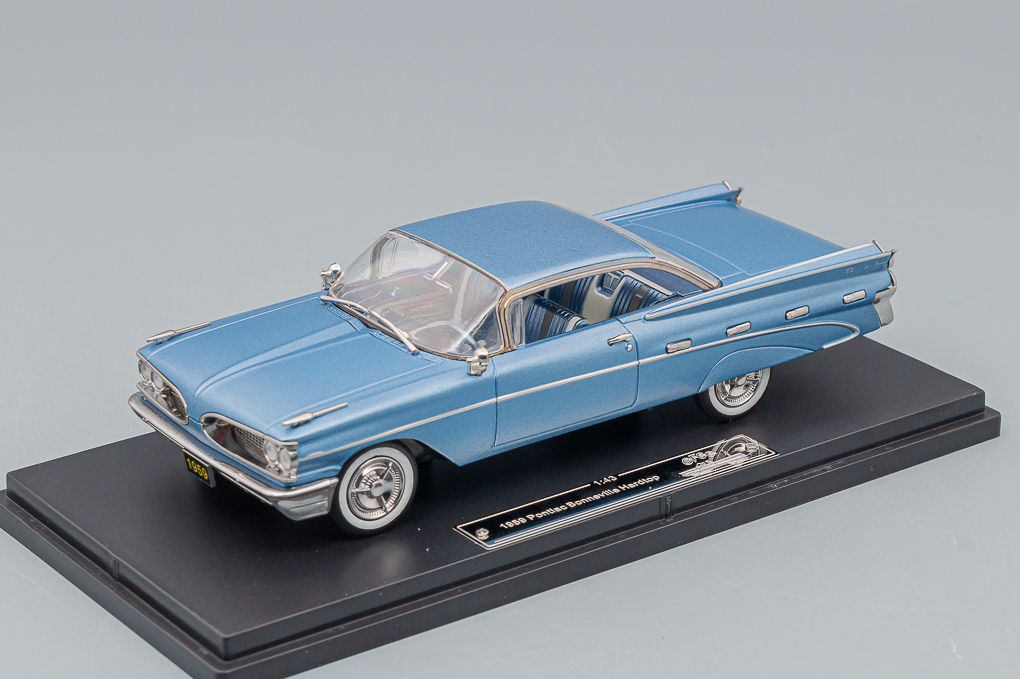1:43 PONTIAC Bonneville Hardtop (1959), light blue - 43010B