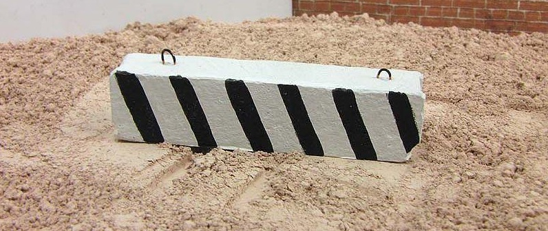 1:43 Фундаментный блок ФБС 25.5 т. (серый с черными полосками) - MF53