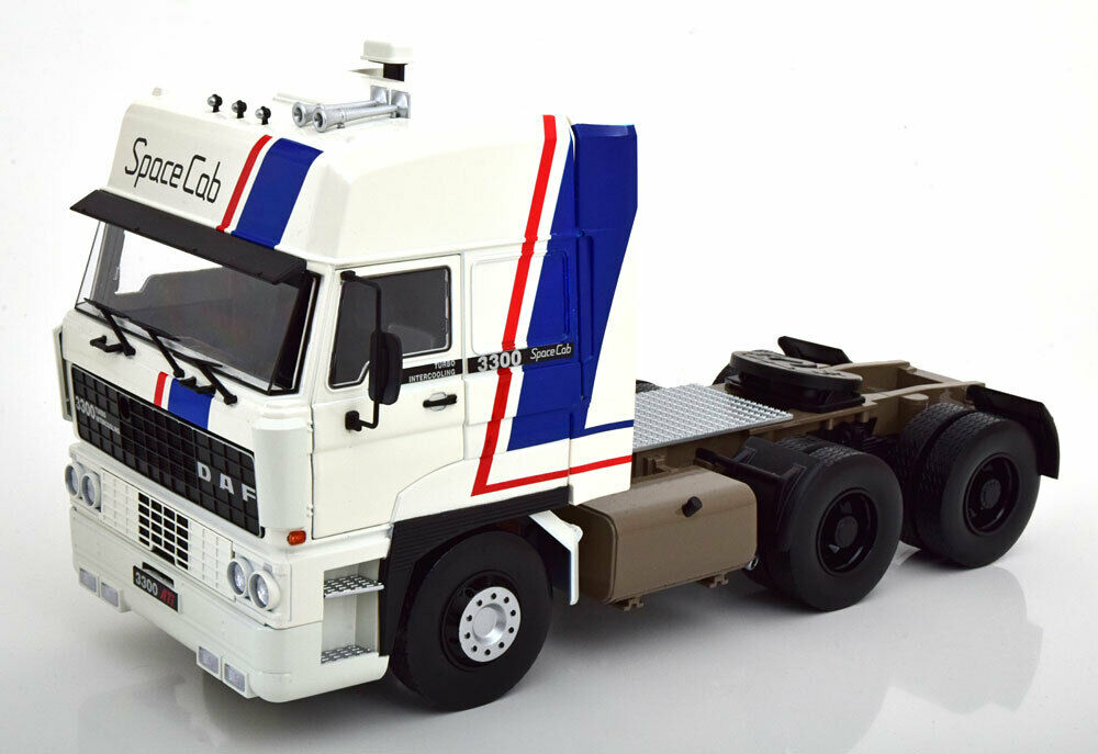 1:18 DAF 3300 Spacecab 1982 (white/blue/red) - RK180091