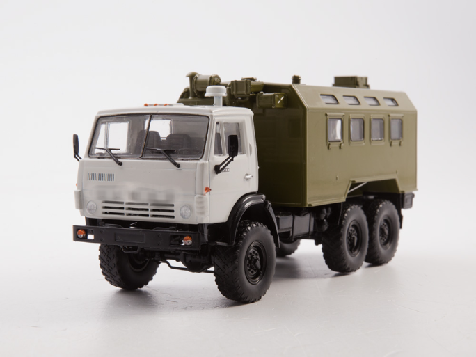 1:43 Камский грузовик 4310 К4320Д, серый / хаки - 102842