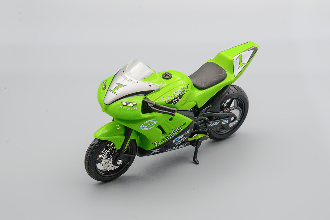 1:18 SUZUKI 600R, Green - M5001-3-GN